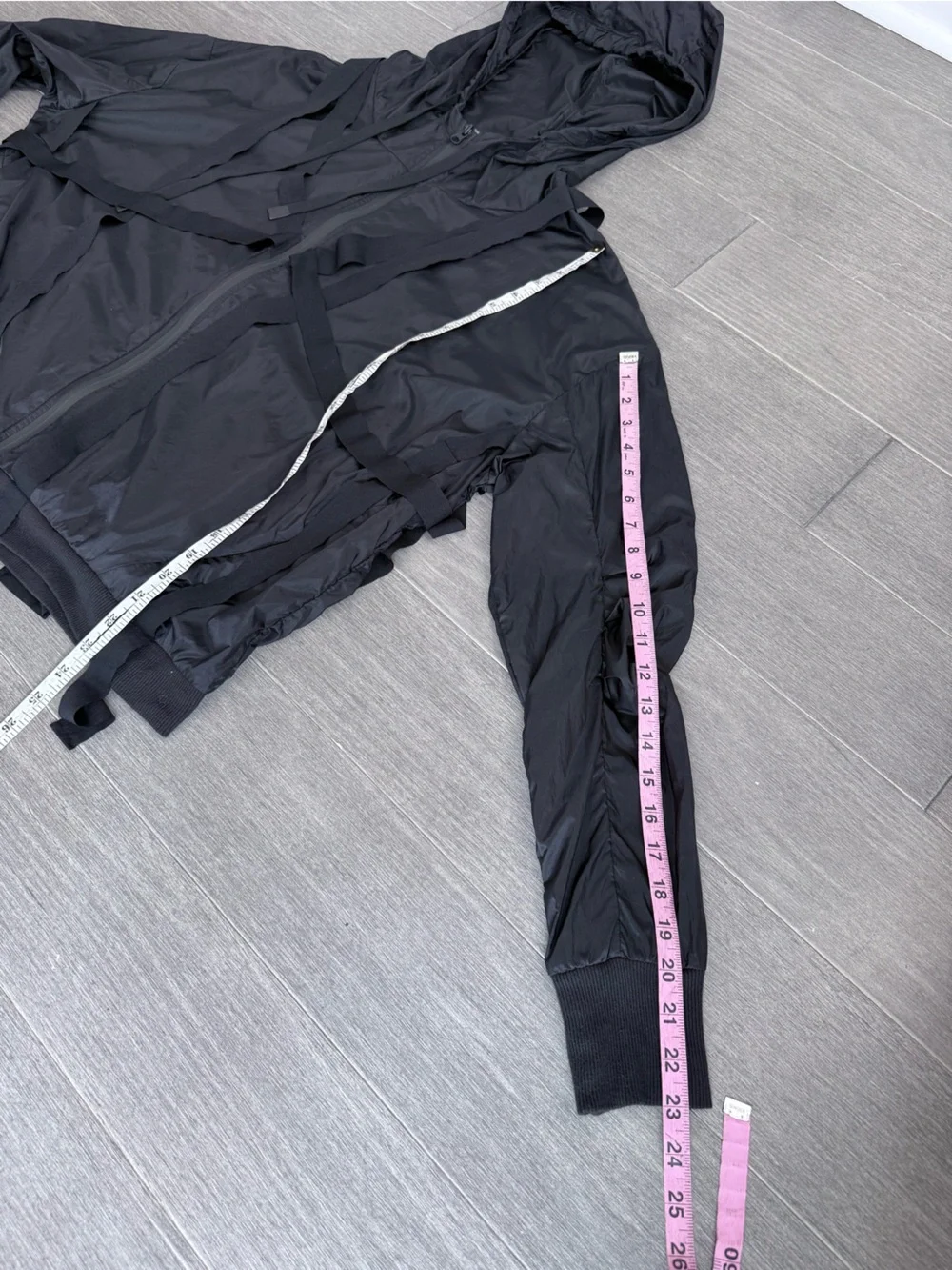 Alo Yoga Sway Jacket Black XL Strap Detail Shine Finish Streetwear Luxe Hooded